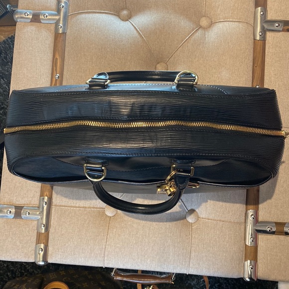 Louis Vuitton Deauville Epi Black Leather - Picture 9 of 13